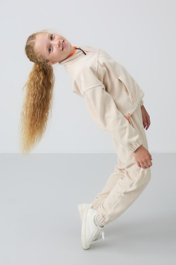 Ekru Renk Dik Yaka Kız Çocuk Sweatshirt