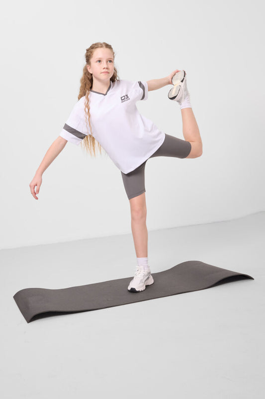 Beyaz Tshirt Gri Kısa Tayt Takım