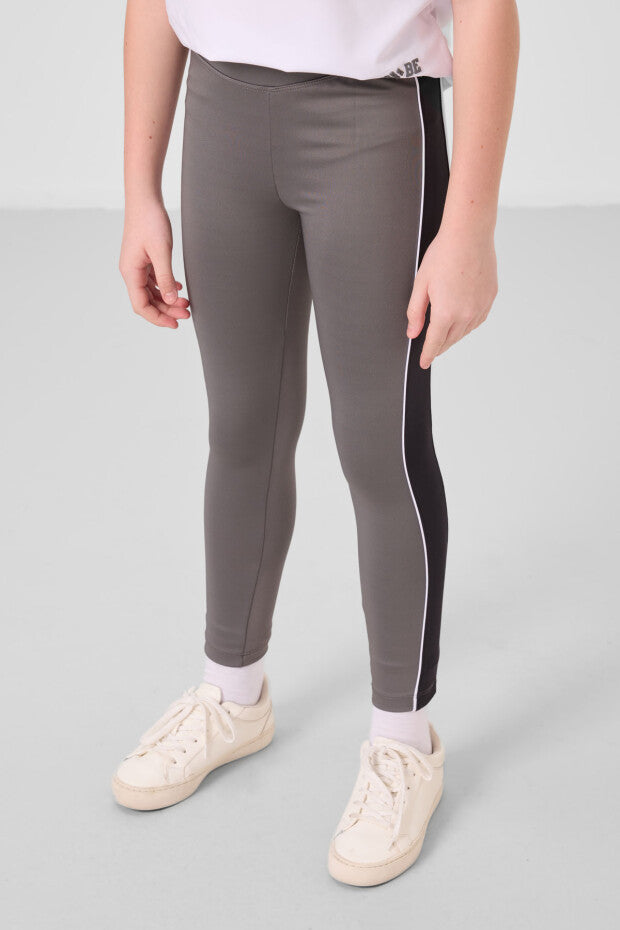 Kız Çocuk Beyaz Spor Tshirt Gri Şeritli Tayt Takımı