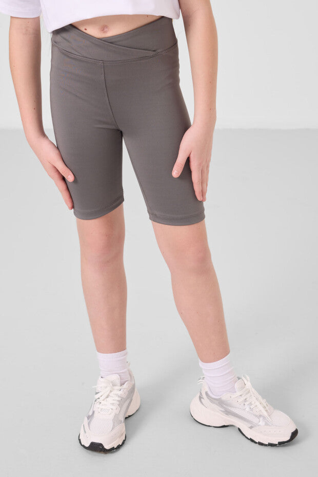 Beyaz Tshirt Gri Kısa Tayt Takım