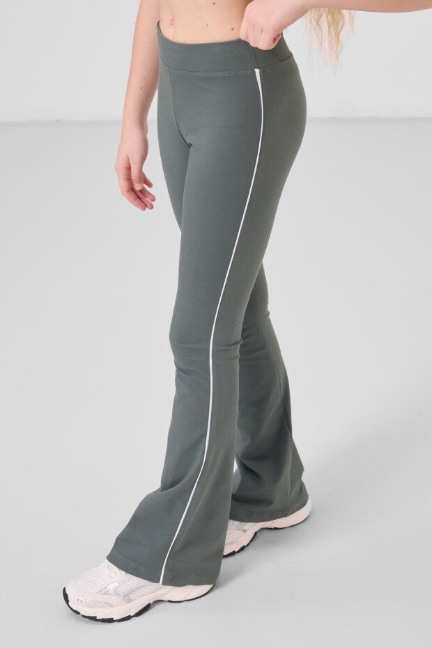 Haki İspanyol Paça Tayt Beyaz Tshirt Takım