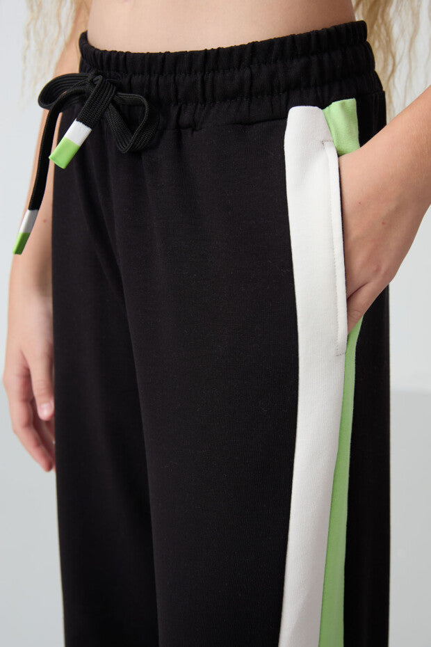 Siyah Yanları Şeritli Geniş Paça Kız Çocuk Eşofman Altı