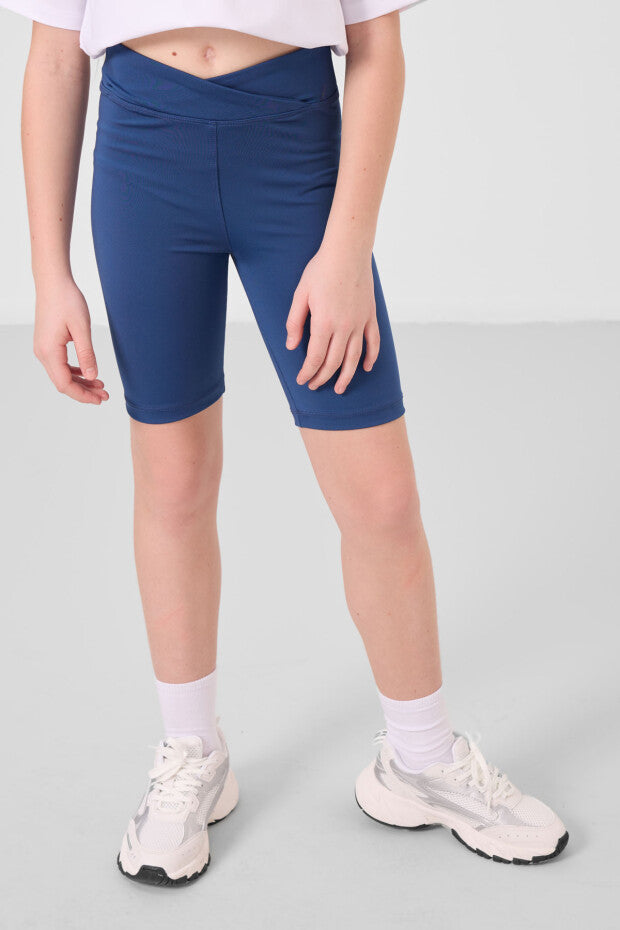 Beyaz Tshirt Lacivert Kısa Tayt Takım