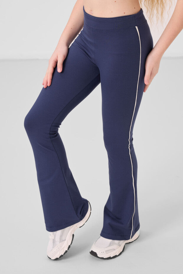 Lacivert İspanyol Paça Tayt Bej Tshirt Takım