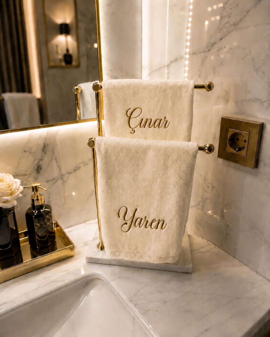 Kişiye Özel Gold İsim İşlemeli Havlu | Nakışlı İsimli Banyo ve Misafir Havlusu 30x50