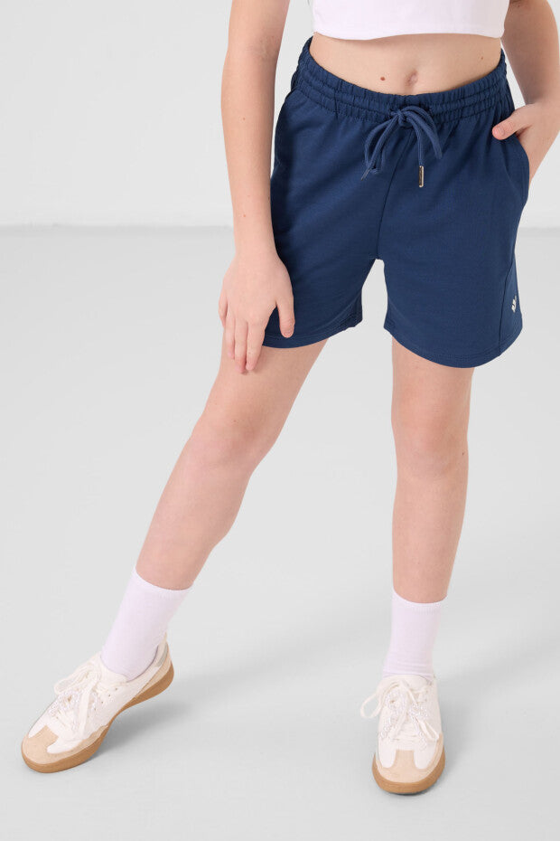 Kız Çocuk Ekru Tişört Lacivert Şort Takım – Yazlık Pamuklu İkili Kombin (7-15 Yaş)