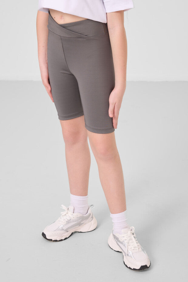 Beyaz Tshirt Gri Kısa Tayt Takım