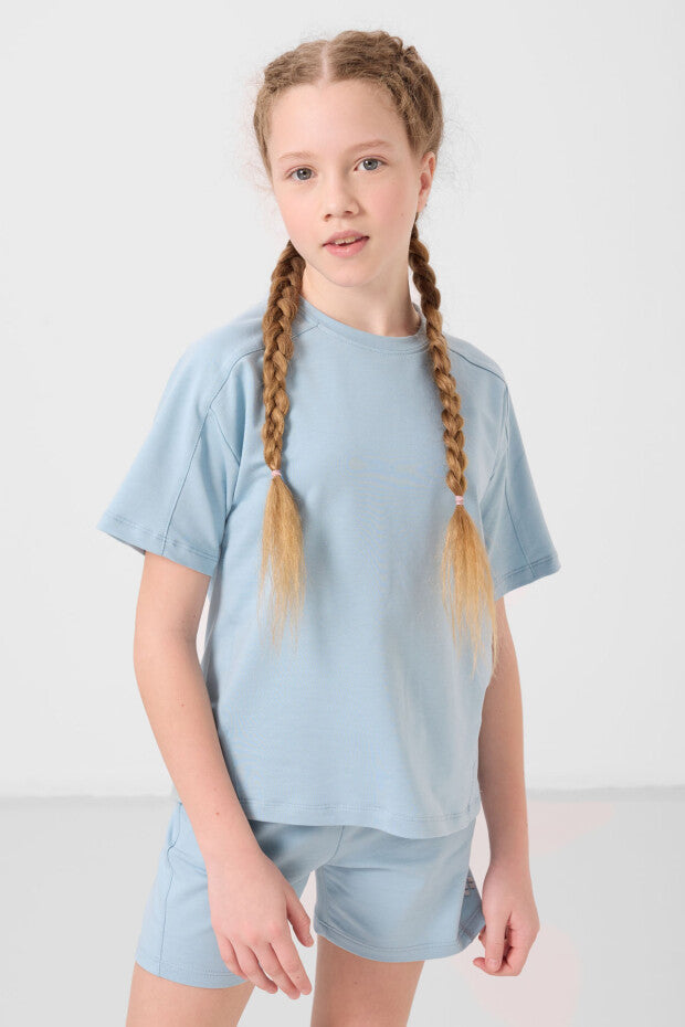 Kız Çocuk Bebek Mavisi Şortlu Takım – Yazlık %100 Pamuk İkili Takım (7-15 Yaş)