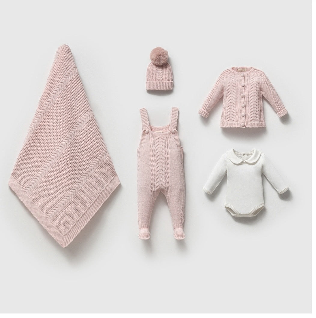 Yenidoğan Kız Bebek Triko 5’li Hastane Çıkışı Seti | Kişiselleştirilebilir | Salopet + Hırka + Body + Şapka + Battaniye