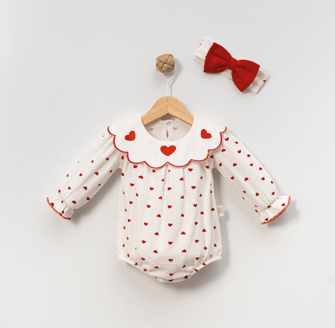 Larenis Kalpli Yaka Detaylı Bebek Tulum | 3-12 Ay | Kırmızı Fiyonklu Saç Bandı Hediyeli | %100 Pamuk
8030ÇB