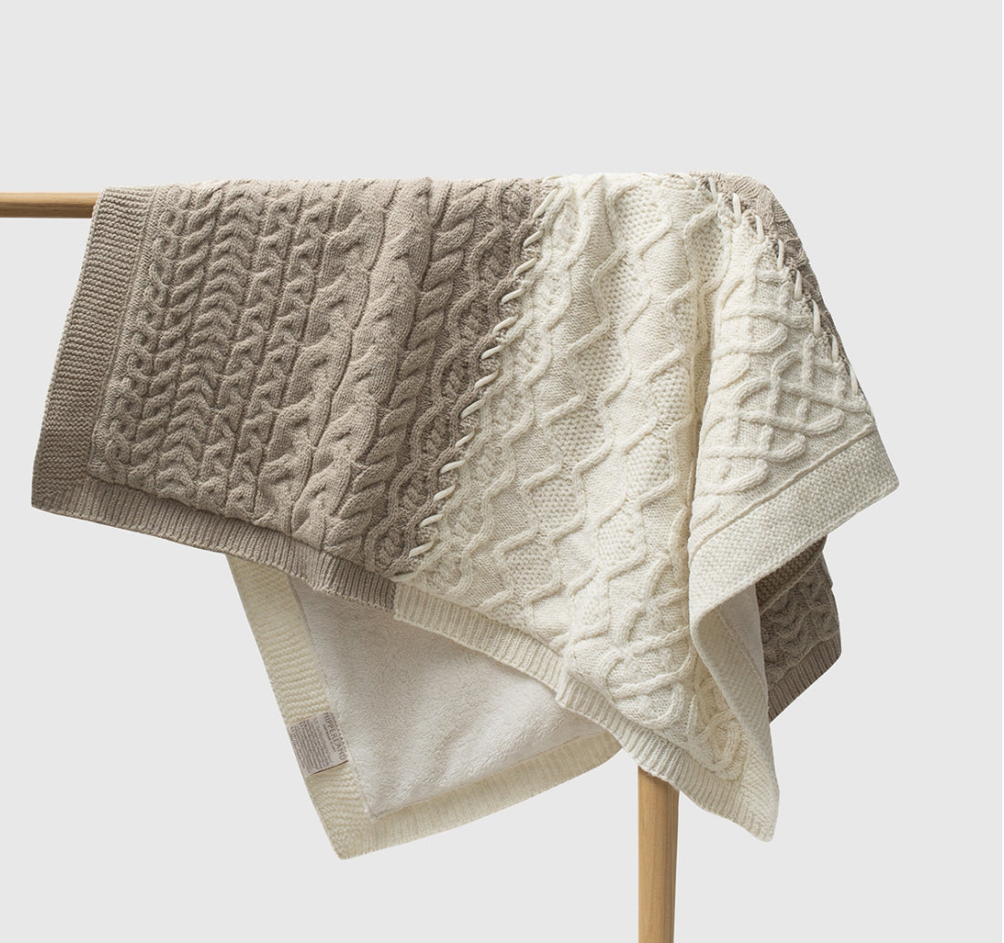 Larenis Triko Bebek Battaniyesi – %100 Pamuk | 85x100 cm | Pembe, Mavi, Gri ve Taş Renk Seçenekleri