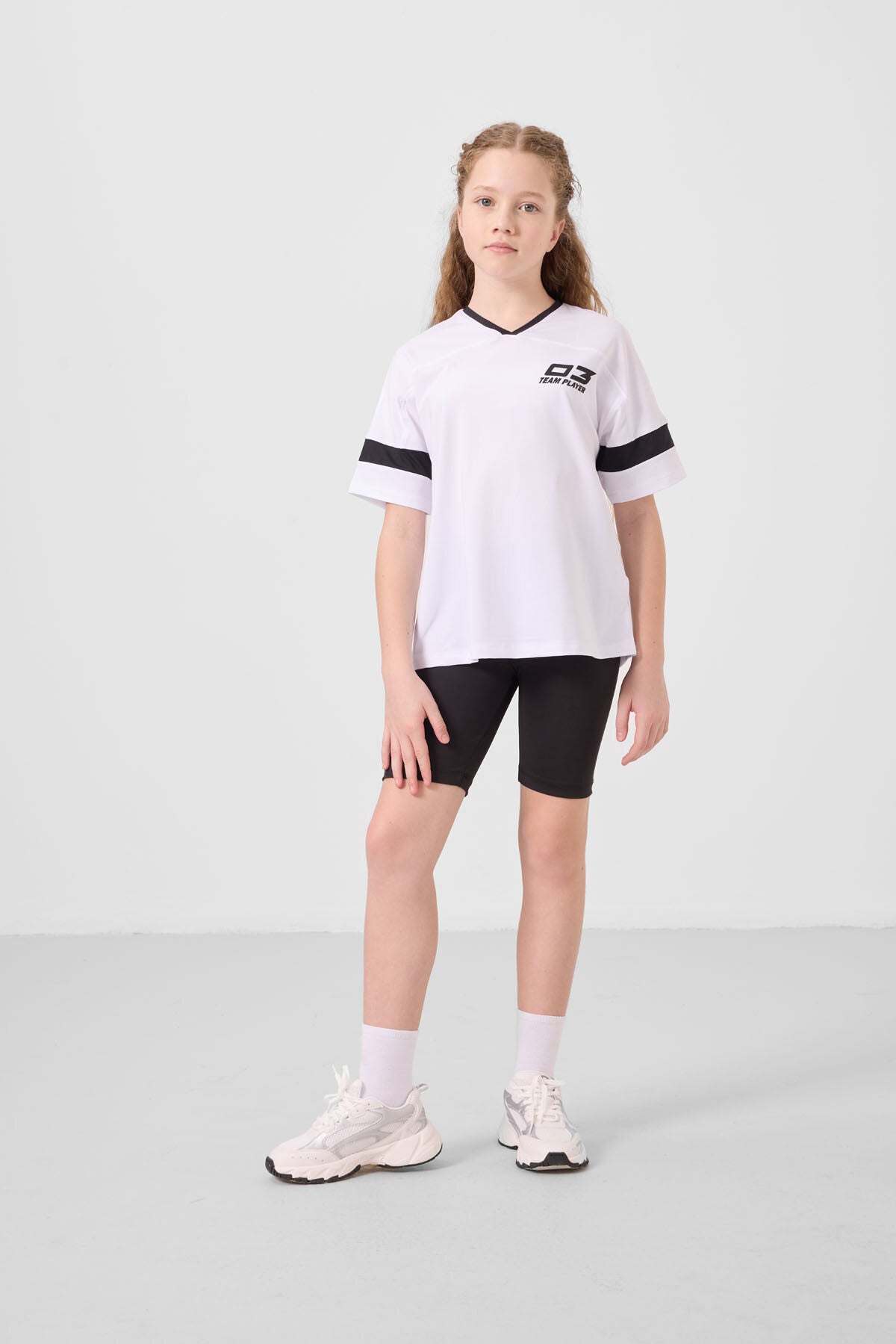 Kız Çocuk Beyaz Tşhirt Siyah Tayt Takım