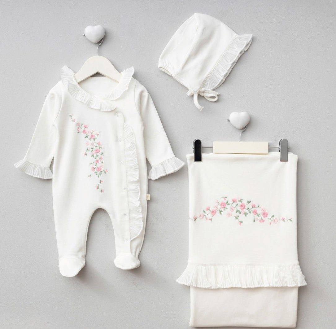 Pembe Fırfır Detaylı Çiçek Nakışlı 3 Parça Yenidoğan Hastane Çıkış Seti | 0-3 Ay Kız Bebek 9126PG