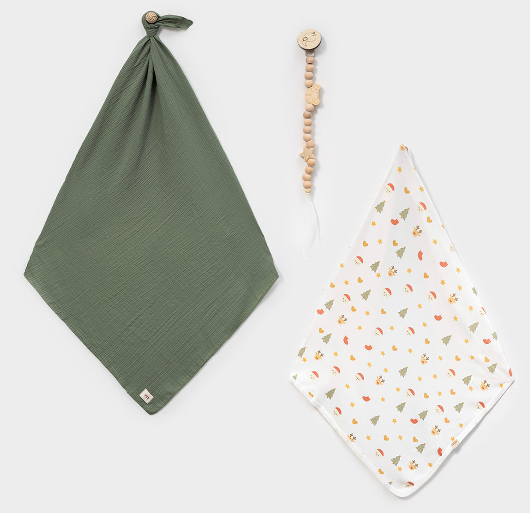 Yeşil Müslin & Kalp Yıldızlı Penye Battaniye Seti – Emzik Askısı Hediyeli | Larenis Yenidoğan Koleksiyonu