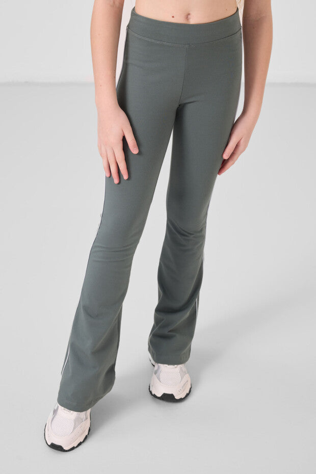 Haki İspanyol Paça Tayt Beyaz Tshirt Takım