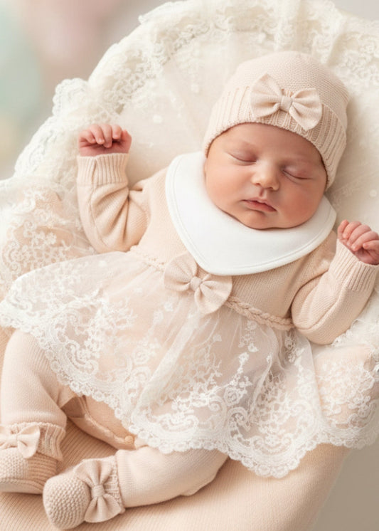 Kız Bebek 9 Parça Triko Dantelli Hastane Çıkışı Seti | Kişiselleştirilebilir Yenidoğan Hediye Seti