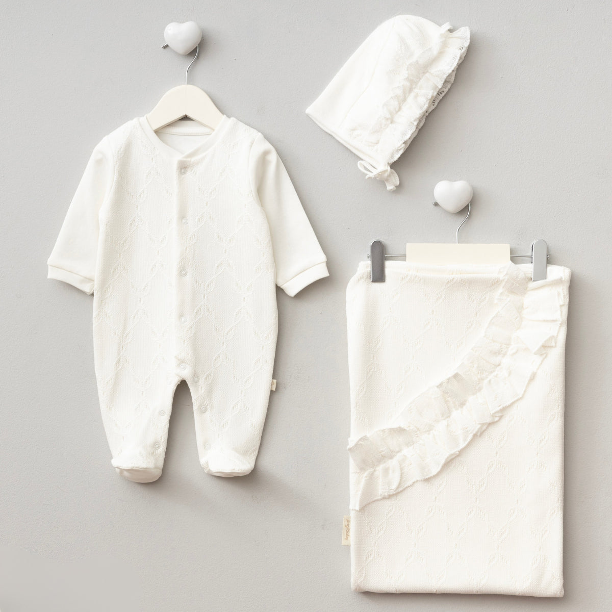 Kız Bebek Yenidoğan Battaniyeli Hastane Çıkışı Seti – Krem, 0–3 Ay, Kutulu