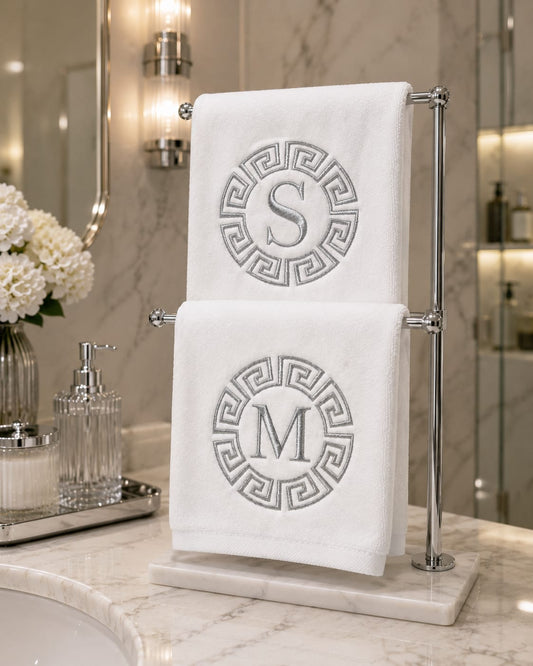 Kişiye Özel Gümüş  Monogramlı Havlu Seti | Baş Harfli Nakışlı 2'li El Ve Dekoratif Banyo Havlusu