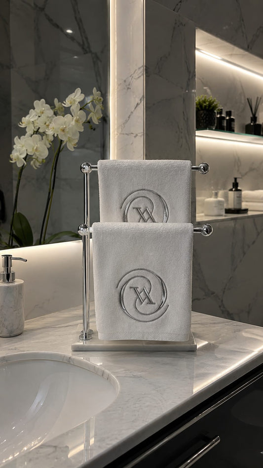 V Logolu 2'li  Gümüş Dekoratif Banyo Havlusu | Şık Nakışlı Havlu 30x50